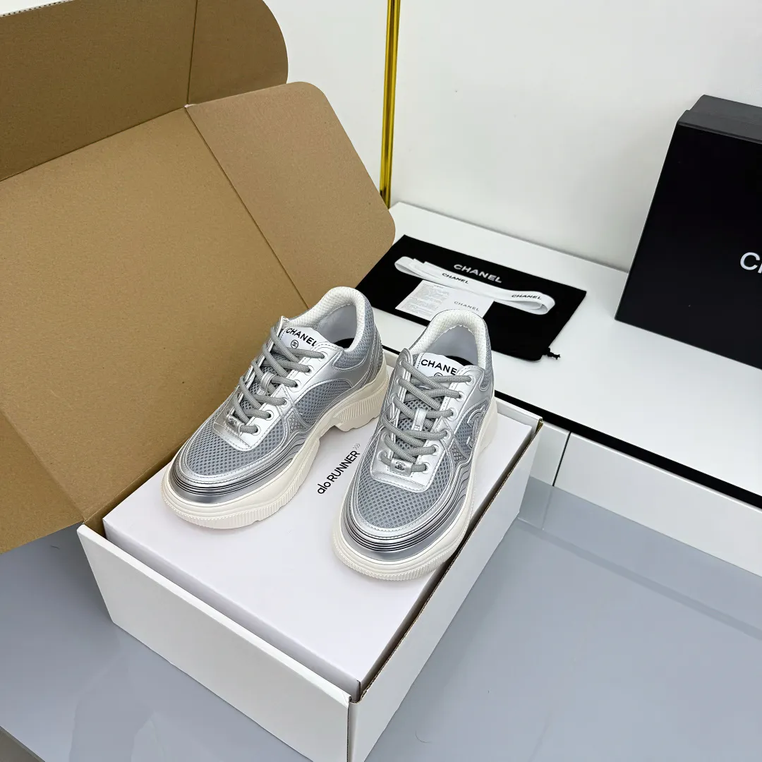 👟👟Ex-factory price 660👟👟 Chanel bread shoes ~ original calfskin panda shoes Chanel 25C latest hot style panda black and white sports shoes casual sneakers Xiaoxiang hot item classic black and white panda color coco girls must pay Fabric: original custom mixed sheepskin lining: original imported breathable mesh lining outsole: Original molded rubber + TPU combination Size: Women's 35-41 Buy now👉 Buy now👉